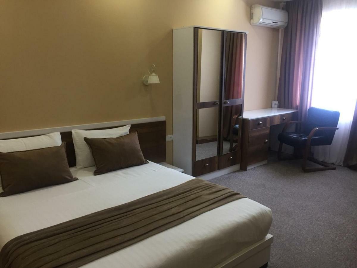 Hotel Diplomat Тбілісі Екстер'єр фото