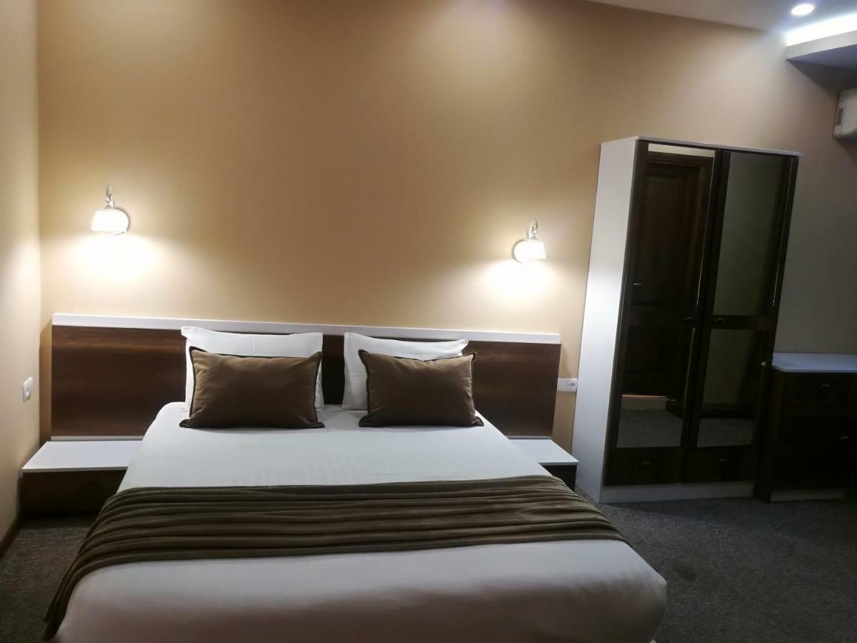 Hotel Diplomat Тбілісі Екстер'єр фото