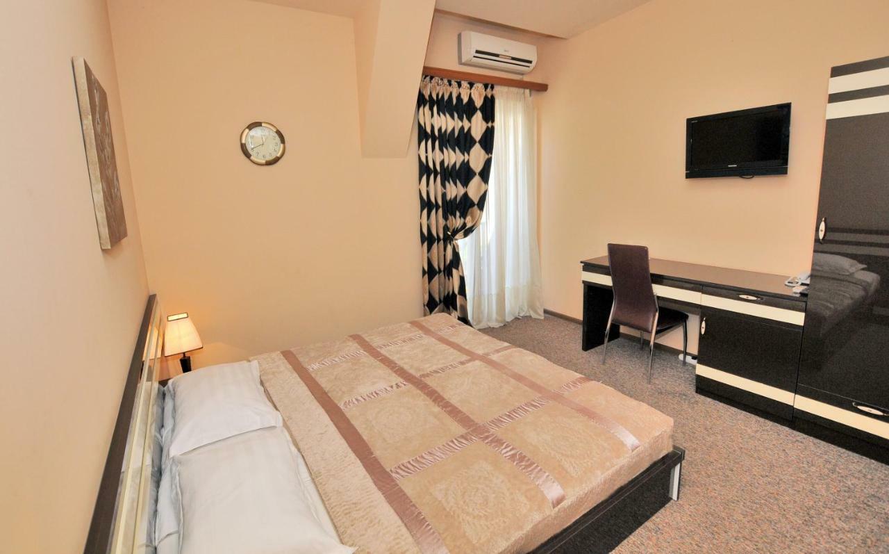 Hotel Diplomat Тбілісі Екстер'єр фото