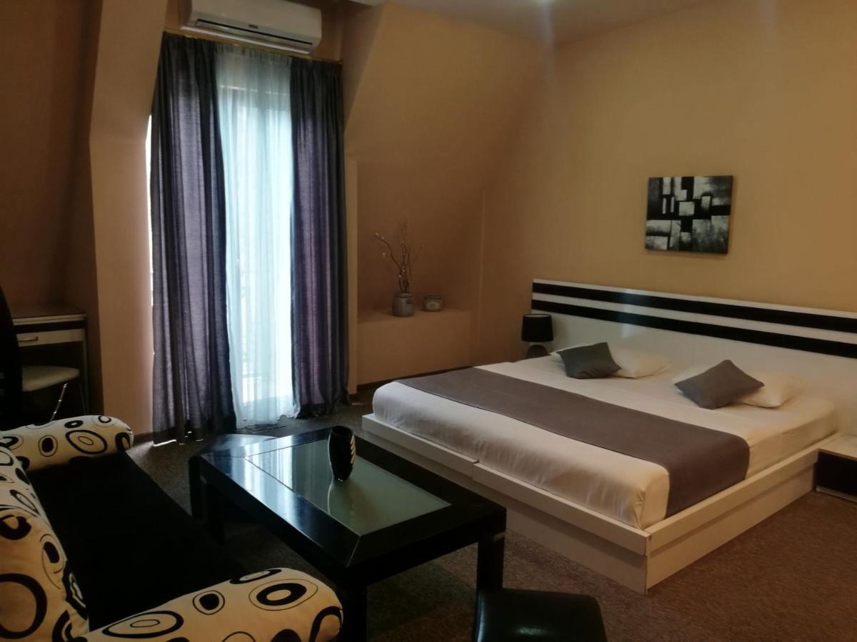 Hotel Diplomat Тбілісі Екстер'єр фото